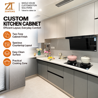 Meuble de cuisine modulaire gris et blanc avec système de rangement sans poignée pour projets intérieurs modernes d'appartements et de villas