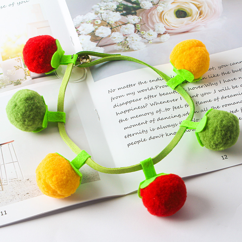 1 manojo de caquis [con cascabeles crujientes en su interior]