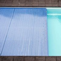 Polycarbonat-Poolabdeckung für Außenbereich, L-Form, Automatische Elektrische Schwimmbadabdeckung aus PC-Material mit 2 Jahren Garantie