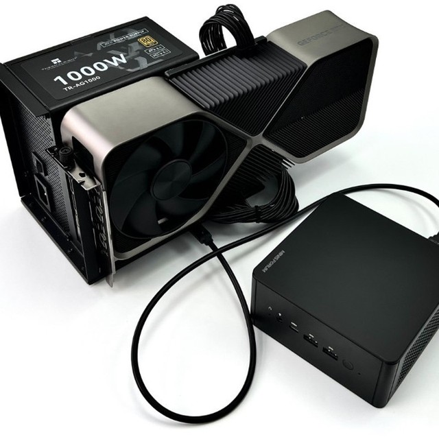 ADT UT4G Laptop Graphics Card External Docking Station USB 4 PCIe 4.0x4 Compatible Thunderbolt 3/4 Aluminium Power Supply Stand