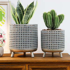 Juego de 3 Macetas Grandes de Hierro Plateado, Diseño Moderno Colgante con Cuatro Soportes para Plantas de Jardín y Uso Doméstico - Product Image 2