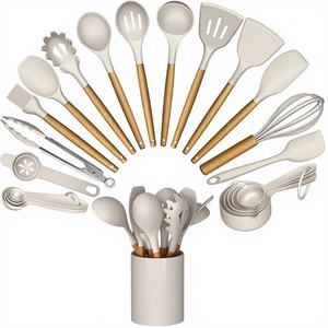 Juego de utensilios de cocina de silicona Umite Chef Khaki, 34 piezas, resistentes al calor, con mango de madera, herramientas de cocina, rallador, espátula antiadherente - Product Image 4