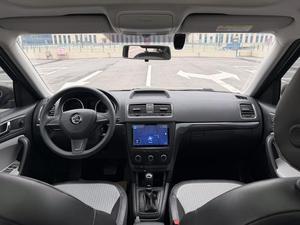 <span class=keywords><strong>Skoda</strong></span> <span class=keywords><strong>Yeti</strong></span> 4x4 d'<span class=keywords><strong>occasion</strong></span>, SUV compact allemand, économique en carburant, durable et fiable, idéal pour les trajets en ville et les voyages en famille - Product Image 6