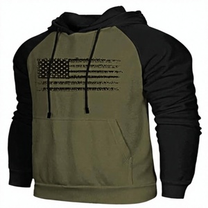 Sudadera con Capucha y Mangas Raglán para Hombre, Color Negro Verde Oliva, con Estampado de Bandera Americana Desgastada - Product Image 3