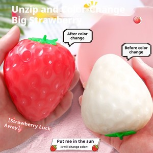 Gadget anti-stress Guangda Fun Encounter en forme de fraise à presser qui change de couleur, un jouet anti-stress le plus vendu - Product Image 1