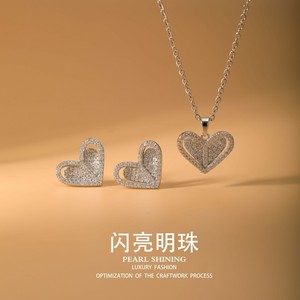Conjunto de pendientes y collar de aleación de cobre con forma de corazón de perlas brillantes, regalo de joyería de moda de lujo para mujer - Product Image 1