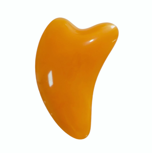 Gua Sha de Resina Portátil en Forma de Corazón de Color Amarillo con Logotipo - Product Image 1
