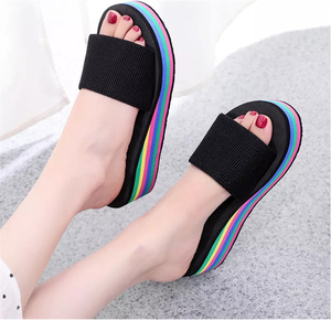 Zeppa arcobaleno Casual <span class=keywords><strong>con</strong></span> fibbia <span class=keywords><strong>infradito</strong></span> morbida antiscivolo da donna <span class=keywords><strong>con</strong></span> plateau da esterno sandali da spiaggia <span class=keywords><strong>ciabatte</strong></span> - Product Image 2