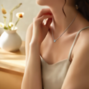 Collana con Ciondolo Lettera D Singola, 1Cm, in Acciaio Inossidabile, Charm Minimalista, Gioiello Raffinato Unisex per Uso Quotidiano - Product Image 1