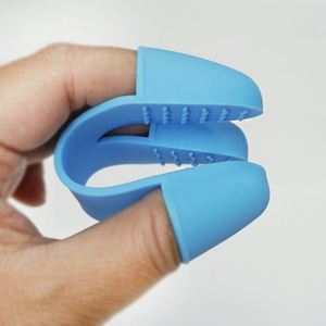 Factory Wholesale 1 Pair Mini <b>Silicone</b> Finger Oven Mitts Heat Resistant Versatile <b>Tool</b> Pot Holders Tongs Coffee Filter Clips - Product Image 3