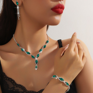 Conjuntos de Joyería de Moda 2026 en Oferta: Collar y Pendientes Nupciales Chapados en Oro con Estilo Versátil para Vestidos de Banquete al por Mayor - Product Image 3