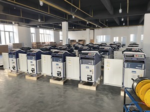เครื่องเชื่อมเลเซอร์ 5 in 1 กำลังไฟ 1000W/1500w ระบบระบายความร้อนด้วยน้ำ สำหรับตู้เหล็กสแตนเลส 1000w 1500w 2000w เครื่องเชื่อมไฟเบอร์เลเซอร์แบบทำความสะอาด - Product Image 2