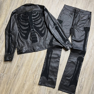 Set Personalizzato in Ecopelle con Strass, Giacca Nera Patchwork e Pantaloni a Zampa, Outfit Streetwear in Due Pezzi - Product Image 2