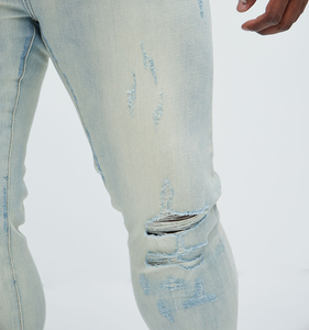 Vaqueros ajustados rasgados para hombre, personalizados, con efecto pulverizado azul claro, pantalones de mezclilla elásticos con efecto desgastado, corte muscular, de fábrica 2026 - Product Image 3