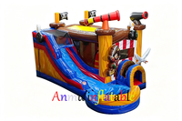 Structure gonflable commerciale sur le thème des pirates avec toboggan aquatique, taille personnalisable disponible