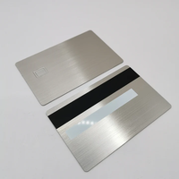 Tarjeta de Crédito Metálica en Blanco con Ranura para Chip EMV, Acabado Dorado Cepillado, Personalizable por Fabricante OEM, Lista para Envío, Apta para Grabado Láser