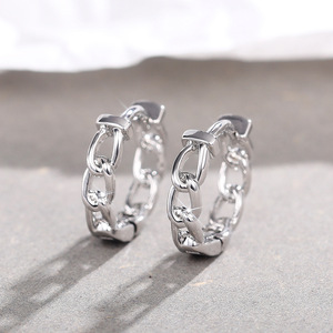 Orecchini a Cerchio con Catena Liscia per Donne, Stile Minimalista Huggie, Gioielli alla Moda per Orecchie - Product Image 1