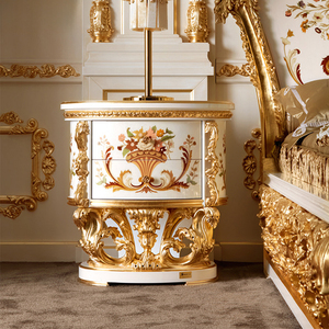 <span class=keywords><strong>Letto</strong></span> <span class=keywords><strong>Matrimoniale</strong></span> <span class=keywords><strong>in</strong></span> <span class=keywords><strong>Legno</strong></span> Massello Intagliato a Mano, Stile Francese, Design Italiano, Lussuoso <span class=keywords><strong>Letto</strong></span> Classico King Size per Villa - Product Image 4