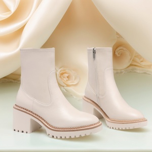 Stivaletti Casual da Donna in Pelle di Alta Qualità con Design Retrò Elegante, Tacco Grosso e Dettaglio Laterale in Metallo, Modello Slip-On con Aumento di Altezza - Product Image 3