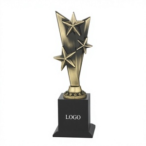 Trofeo metálico premium con elegante acabado dorado, perfecto para premios corporativos, eventos deportivos, escuelas, universidades y celebraciones. - Product Image 1