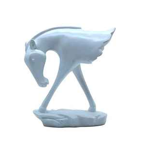 Escultura Minimalista de Caballo en Cerámica Blanca, Figura Decorativa Moderna y Abstracta para Sala de Estar, Repisa, Mesa o Estantería - Product Image 1