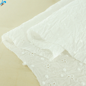 Chine Textile Usine Tissu 100% Coton Blanc Brodé <span class=keywords><strong>Suisse</strong></span> voile Oeillet Tissu Boucle Régulière Fleur Motifs Tissu pour Robe - Product Image 4