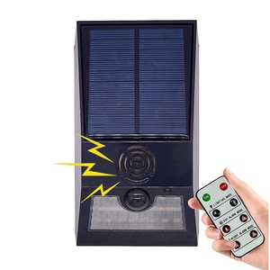 Lampe murale de sécurité solaire à détecteur de mouvement, étanche, sirène stroboscopique solaire 129 dB, télécommande, alarme stroboscopique solaire extérieure pour terrain - Product Image 1