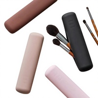 Ensemble de 8 pinceaux de maquillage et de rasage portables en silicone, magnétiques, plats, à poils synthétiques, avec étui de voyage et support à virole pour le corps, les lèvres et le visage