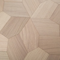 Plancher en bois de parquet en chêne blanc clair, motif irrégulier incurvé, panneau mural de fond, planchers en bois d'ingénierie