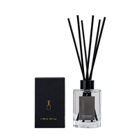 Vente en gros bouteille en verre décorative de marque privée sans feu ensemble de bâtons de diffuseur de parfum d'arôme floral transparent unique
