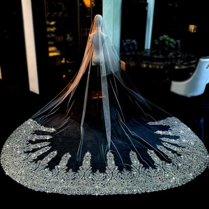 Velo de Novia Romántico al por Mayor, Largo Estilo Catedral de una Capa con Borde de Encaje, Color Marfil y con Peineta - Product Image 1