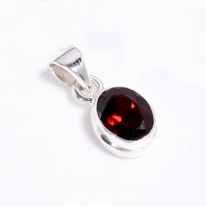 Natural <b>garnet</b> oval cut gemstone 925 sterling silver <b>pendant</b> handmade silver gemstone jewelry exporter fine silver jewelry - Product Image 1