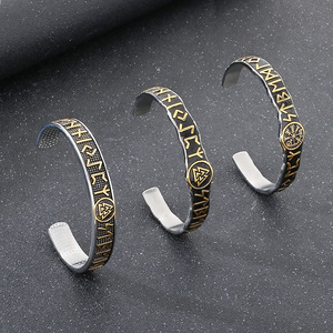 <span class=keywords><strong>Bracelet</strong></span> ouvert en acier inoxydable avec rune <span class=keywords><strong>d</strong></span>'Odin et triquetra, nœud viking, personnalisable, <span class=keywords><strong>bracelet</strong></span> avec lettres de l'alphabet ancien pour hommes - Product Image 1