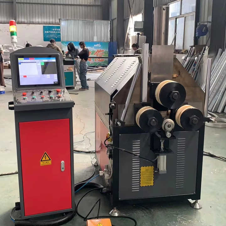 Customizable vertical bending machine for door and window profiles