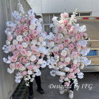 Arche florale élégante rose écoresponsable IFG avec roses et verdure pour la décoration de scène de mariage, de Noël et de fête de remise des diplômes