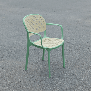 Chaise en plastique moulé imitation rotin haut de gamme avec accoudoirs, disponible en plusieurs couleurs - Product Image 4