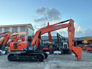 Excavatrice Hitachi ZX120 d'occasion de bonne qualité, 12 tonnes, modèle 2018, faible nombre d'heures, moteur et boîte de vitesses bien entretenus, parfaite pour la construction - Product Image 3