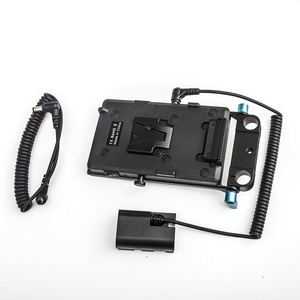 Batterie factice décodée LP-E6 DR-E6 avec coupleur CC + plaque de montage V-Mount pour <span class=keywords><strong>Canon</strong></span> EOSR EOS 5D <span class=keywords><strong>Mark</strong></span> IV III II 5D4 5DS 5DS R 6D 7D 7D <span class=keywords><strong>Mark</strong></span> <span class=keywords><strong>2</strong></span> - Product Image 2