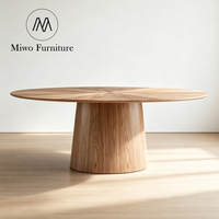 Modernes Luxuriöses Nordisches Ovales Esszimmer-Set mit Naturholzmöbeln und Massivholz-Streifen-Mitteltisch und Stühlen