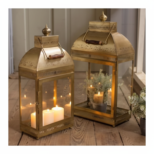 Linternas de latón dorado pulido con detalles artesanales para una decoración del hogar de lujo - Product Image 1