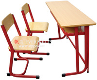 Meubles de classe scolaire de dernière génération en gros, ensembles de bureaux et de chaises scolaires en bois pour deux élèves