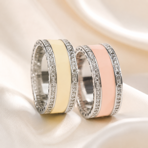 Anello con Cuore Inciso e Smalto Pavé per Donne, Elegante Gioiello da Dito alla Moda - Product Image 3