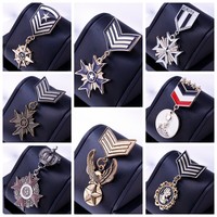 Accessoires vestimentaires personnalisés : Épingles métalliques, perles et broches de sécurité style marine (ancrage, gouvernail) et style preppy pour manteaux et vestes pour hommes
