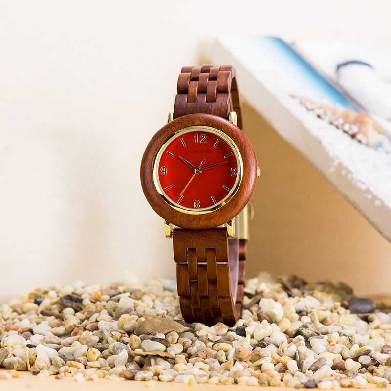 Reloj de madera hecho a mano personalizable para mujer con diseño