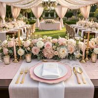 Assiettes de présentation festonnées blanches et roses de 13 pouces avec bord doré – Assiettes de table élégantes en plastique pour mariages, fêtes et décorations de vacances