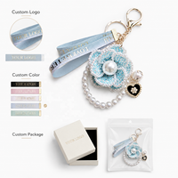 Porte-clés en tissu camélia avec perles, ruban et garniture en perles, anneau en acrylique, pendentif de sac, breloque de voiture, luxe léger, motif floral