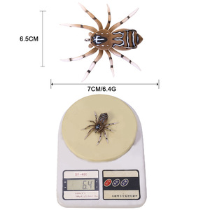 Señuelo de Pesca WildTrek de Goma con Forma de Araña, 6.4g, 7cm, Pre-Atado con Doble Anzuelo, para Pesca en Agua Salada y Dulce, 10 Colores - Product Image 3