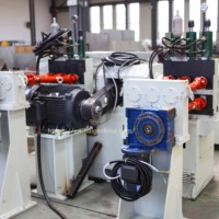 Machine de déroulage et de tournage sans centre de haute précision avec PLC, boîte de vitesses, roulement, moteur et engrenage pour tubes et barres ronds