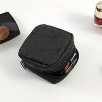Pochette de maquillage professionnelle personnalisée noire matelassée, mini trousse à cosmétiques bouffante, étui de voyage avec fermeture éclair circulaire