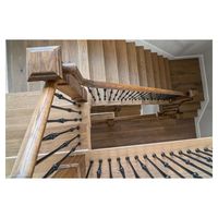 Escaliers droits flottants en bois de haute qualité avec garde-corps complexe, escaliers droits pour villa de luxe